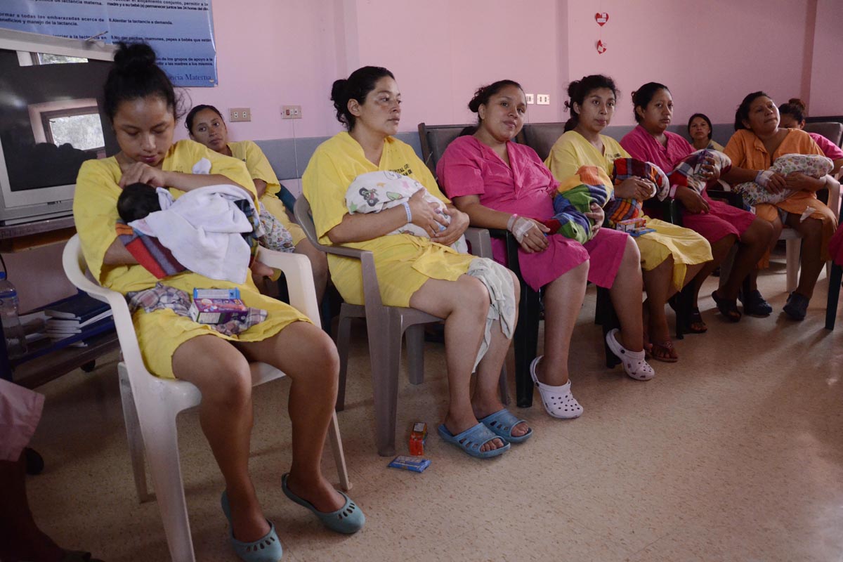 "Mamatón" fomenta la lactancia materna en hospital San Juan de Dios