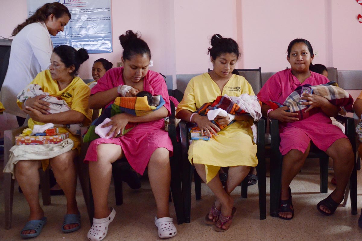 "Mamatón" fomenta la lactancia materna en hospital San Juan de Dios