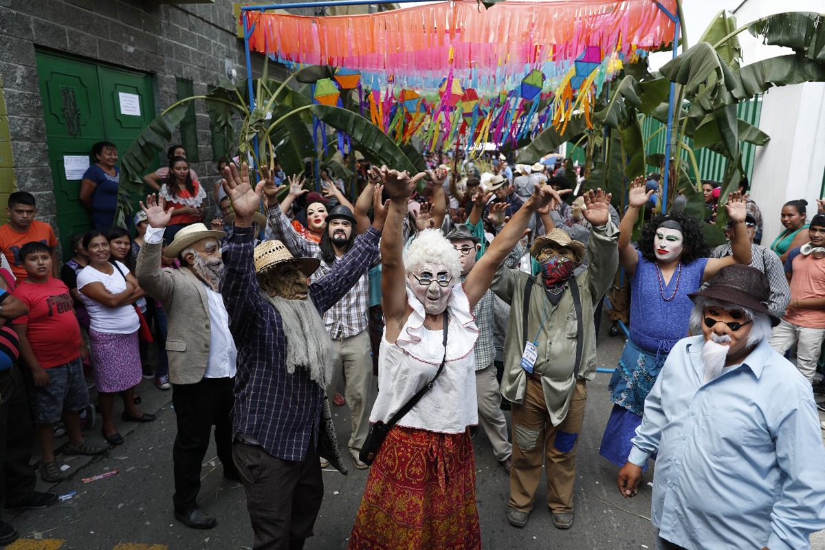 Guatemaltecos celebran el Día de Todos los Santos