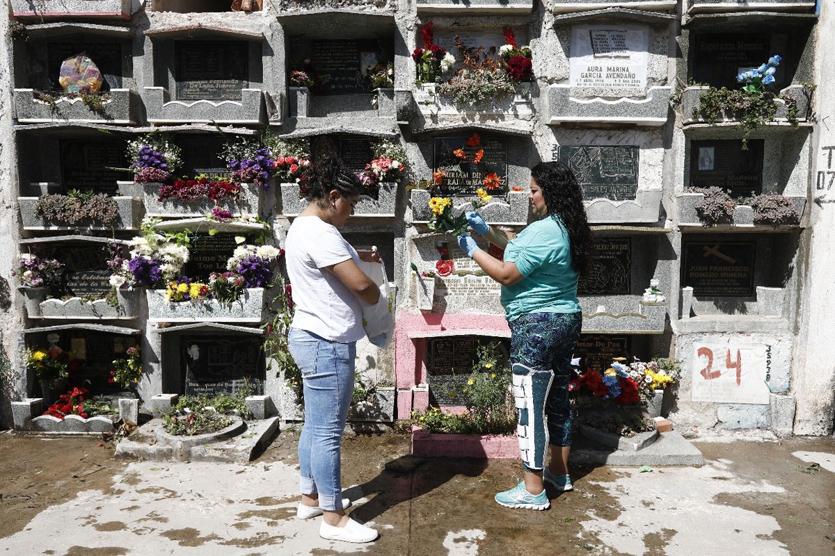 Guatemaltecos celebran el Día de Todos los Santos