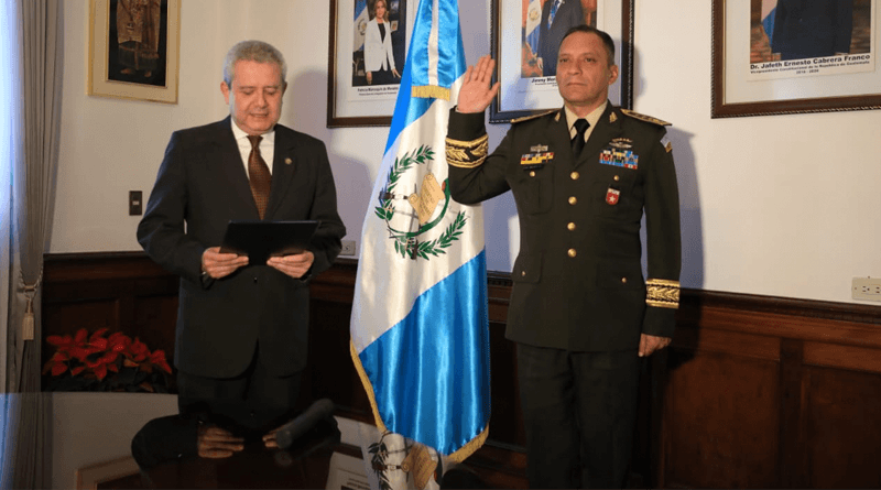 Juramentan a nuevo ministro de la Defensa - Noticias Última Hora de Guatemala