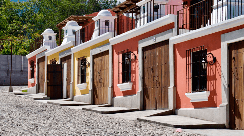 Construyen segunda fase de proyecto de viviendas con estilo colonial –  Diario de Centro América