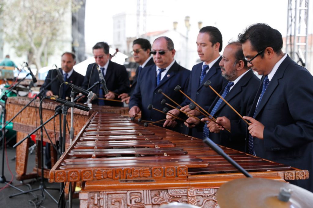 Los guatemaltecos celebran hoy el Día Nacional de la ...