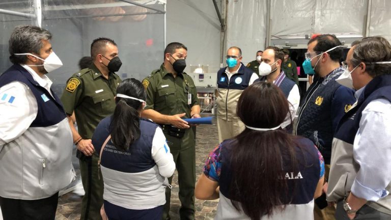 Canciller guatemalteco visita Centro de Procesamiento de la Patrulla Fronteriza de Estados Unidos