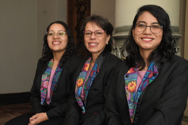Siekavizza, Reyes y Yoc son parte del primer grupo marimbístico femenino del país.